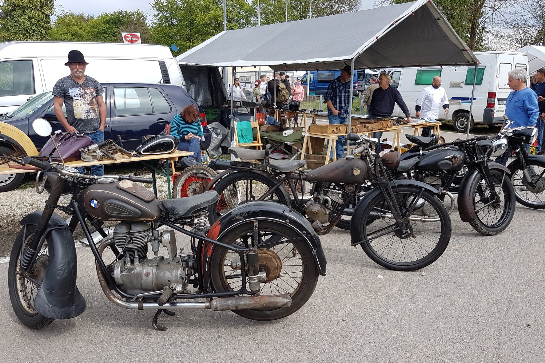 Oldtimer-Markt: Ein ganz spezieller Messe-Spaziergang - Magazin